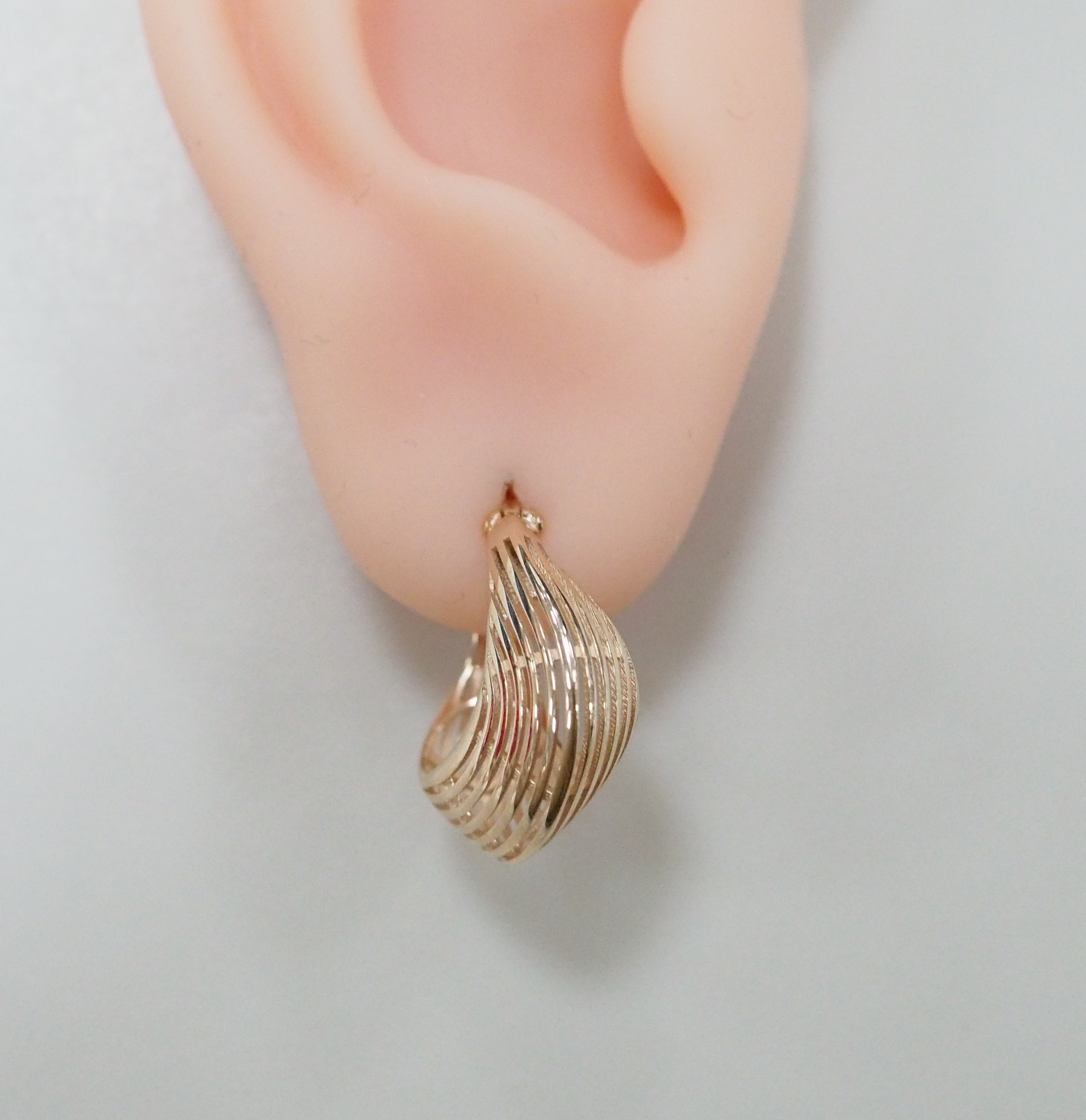 Серьги из золота.